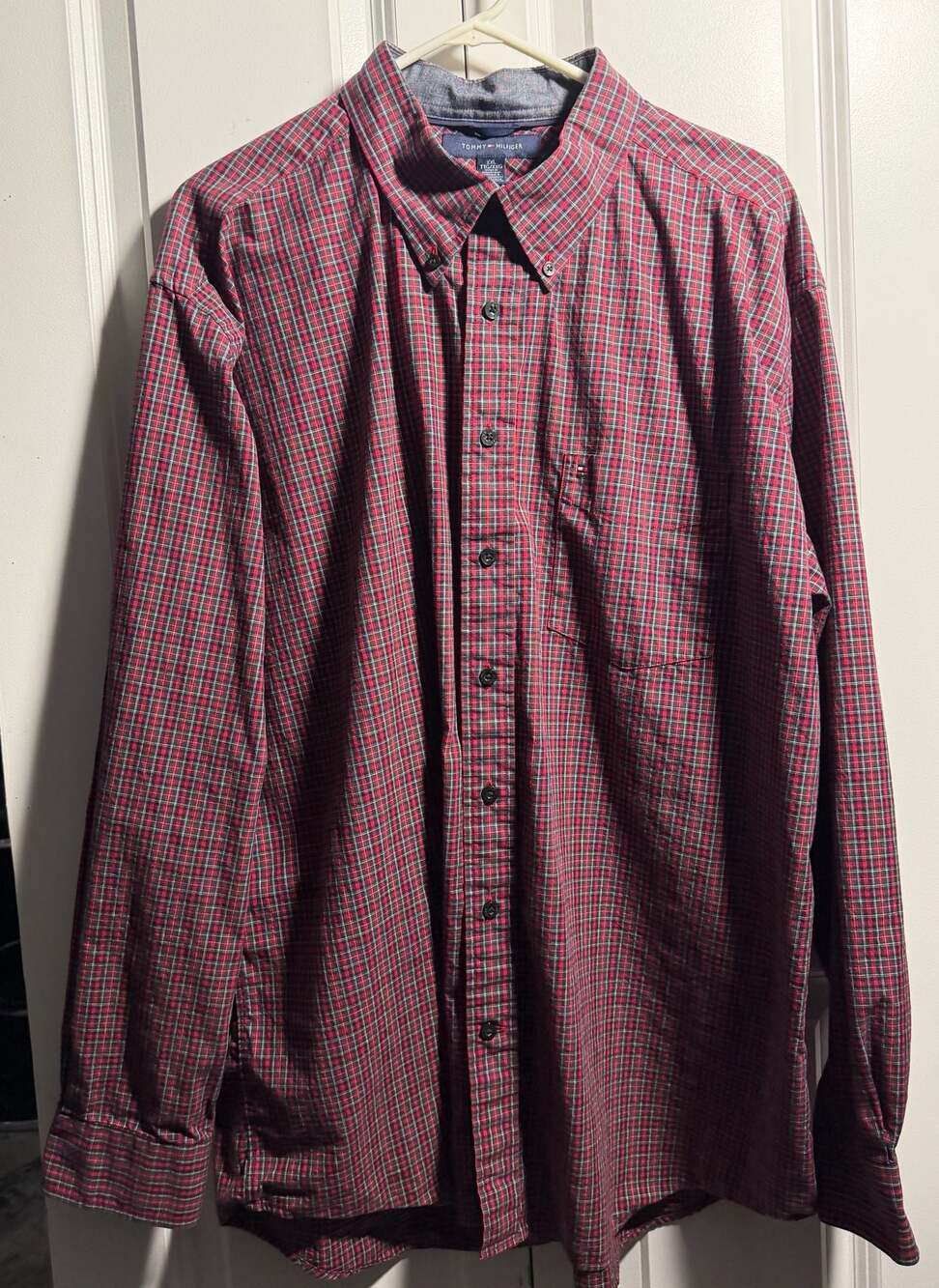 Tommy Hilfiger Men's XXL Red Plaid Long Sleeve Button Down Shirt Classic Fit